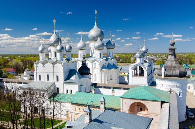 Foto catedral de la asunción y iglesia de la resurrección en rostov kr