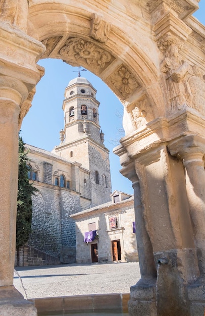 Foto catedral de la asunción de la virgen santa maría fuente baeza jaén españa