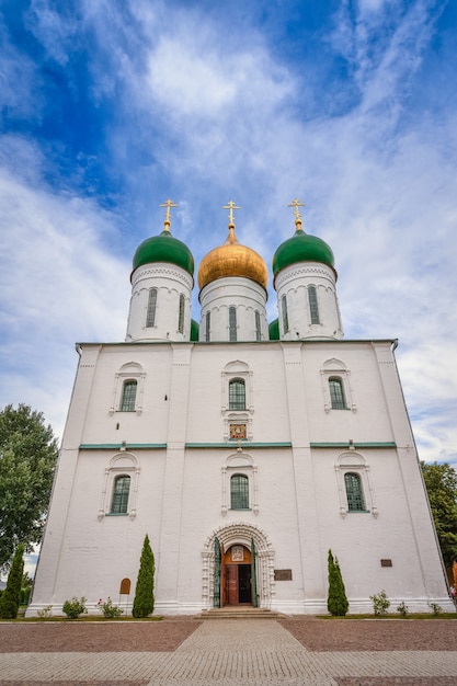 Catedral en la ciudad de Kolomna en la Plaza de la Catedral del Kremlin de Kolomna