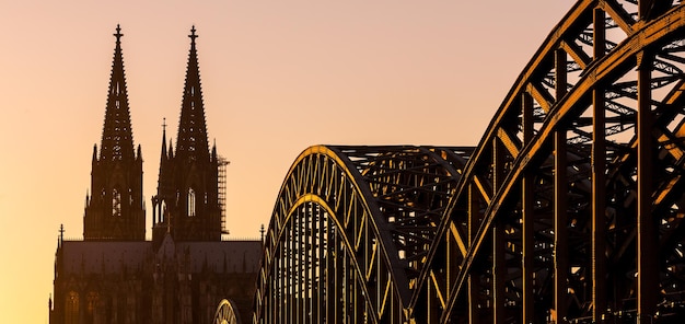 Catedral de Colonia y el puente hohenzollern