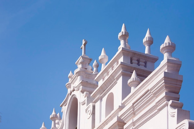 Catedral cristiana de piedra blanca