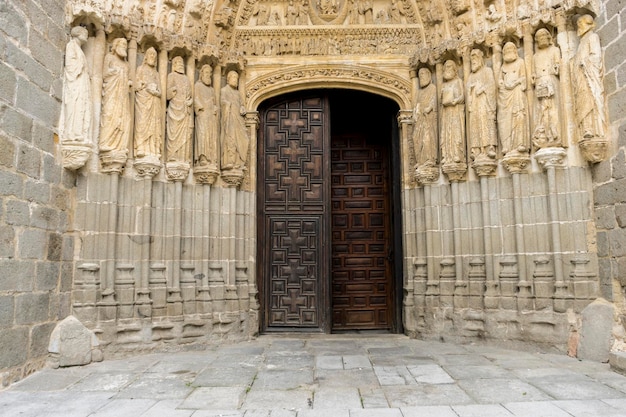 La Catedral de Cristo Salvador es un templo de culto católico de la ciudad española de Ávila, sede episcopal del mismo nombre, en Castilla y León.