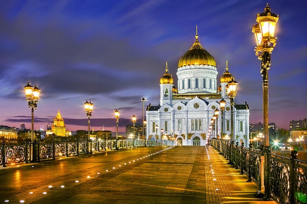 La Catedral de Cristo Salvador en Moscú en la iluminación de la noche