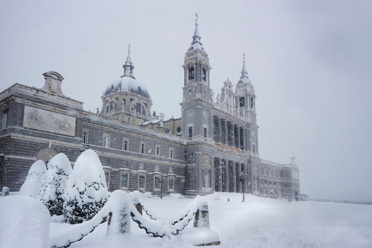 Catedral cubierta de nieve