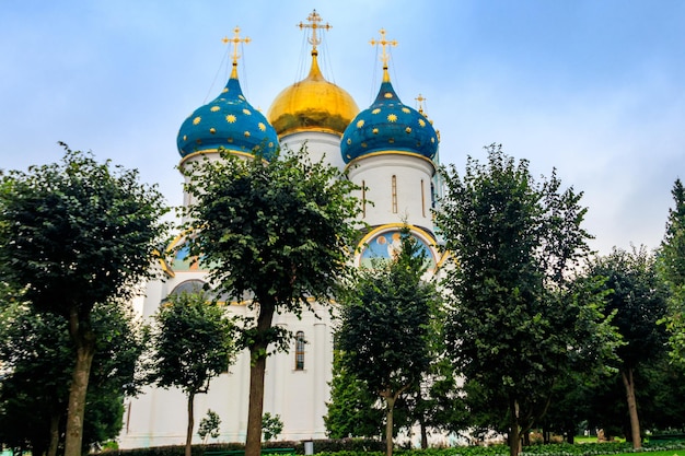 Foto catedral da assunção da trindade lavra de são sérgio em sergiev posad rússia