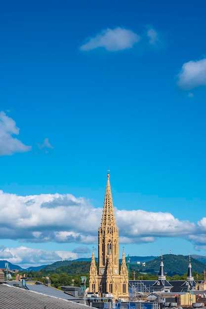 Catedral da cidade de San Sebastian no verão Gipuzkoa Espanha foto vertical