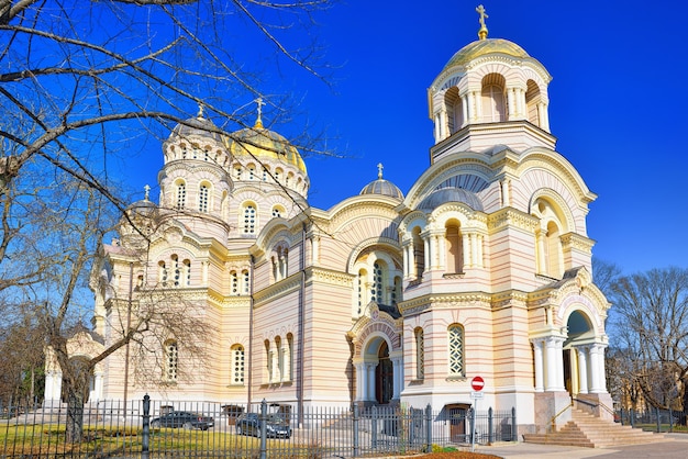 Catedral da natividade de cristo em riga, a catedral da igreja ortodoxa da letônia