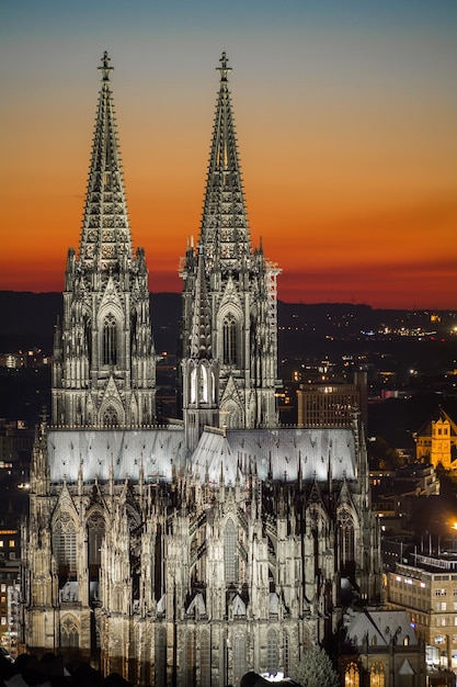 Catedral de Colônia ao pôr do sol