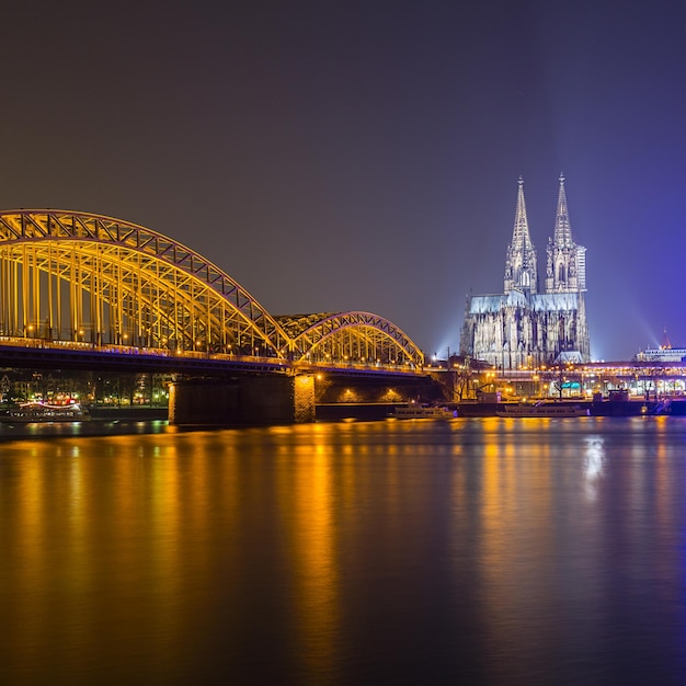 Catedral de Colônia Dom à noite na Alemanha Europa