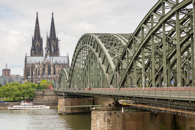 Catedral de Colônia e Ponte Hohenzollern