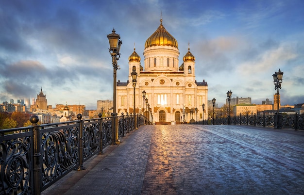 Catedral de Cristo Salvador e Ponte do Patriarca em Moscou