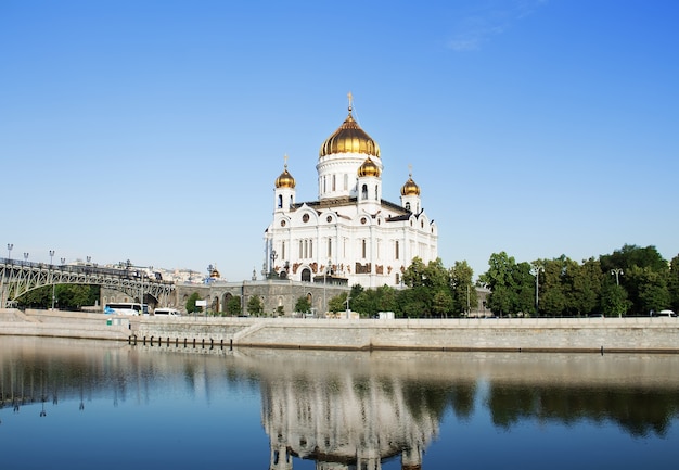 Foto catedral de cristo salvador. rio moskva. moscou, rússia