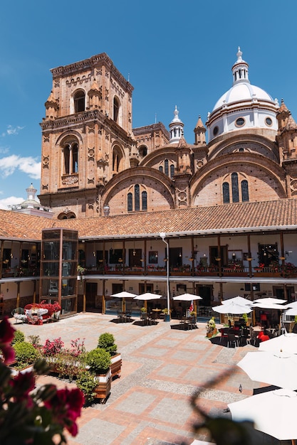 Foto catedral de cuenca equador a partir de seus terraços