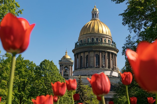 Catedral de Isaacs em um dia ensolarado de verão São Petersburgo, Rússia, 2 de junho de 2021