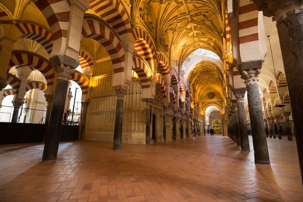 Catedral de La Mezquita em Córdoba, Espanha A catedral foi construída dentro da antiga Grande Mesquita