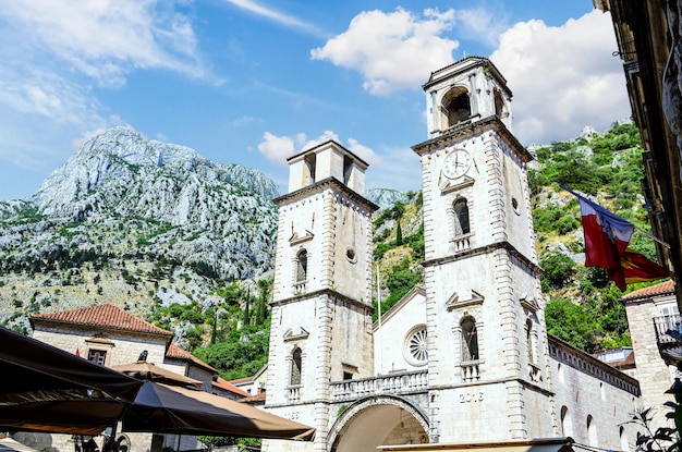 Catedral de Saint Tryphon, Kotor basilica na cidade velha, Montenegro.