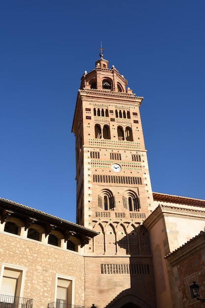 Catedral de santa maria de mediavilla e torre mudéjar da catedral teruel aragão espanha