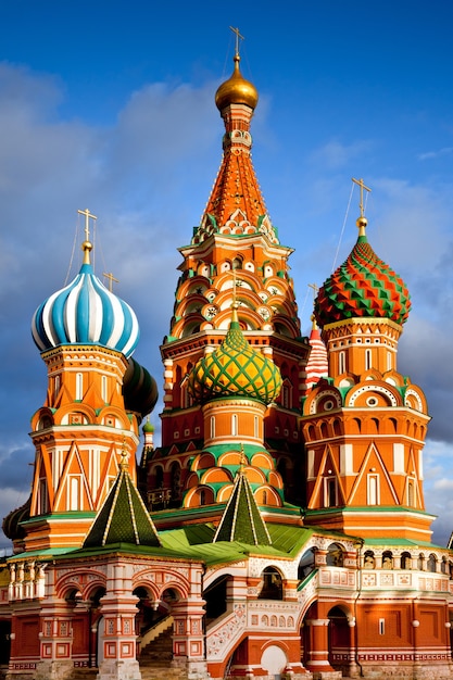 Catedral de São Basílio e monumento a Minin e Pozhardky em Moscou, Rússia