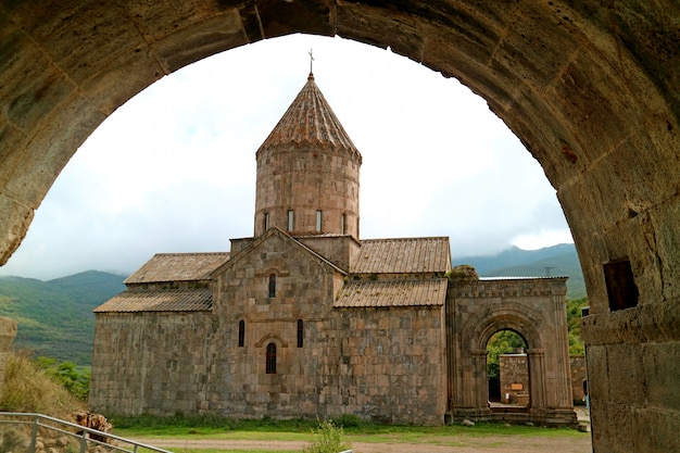 Catedral de são paulo e pedro ou surb pogos petros no mosteiro de tatev, armênia