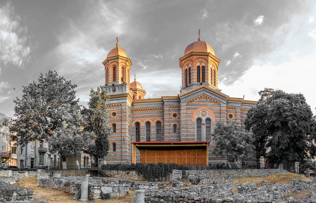 Foto catedral de são pedro e são paulo em constanta, romênia