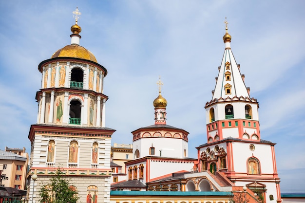 Catedral de la Epifanía en el centro de la ciudad de Irkutsk, Rusia. La Catedral de la Epifanía es el segundo edificio de piedra más antiguo de Irkutsk.