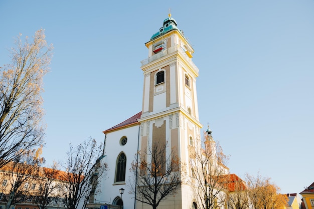 Foto catedral de maribor dedicada a san juan bautista en la ciudad de maribor eslovenia
