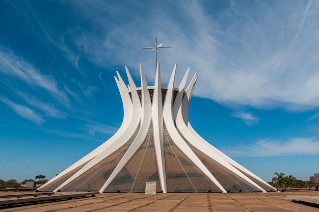 Foto catedral metropolitana de brasilia df brasil em 14 de agosto de 2008 por oscar niemeyer