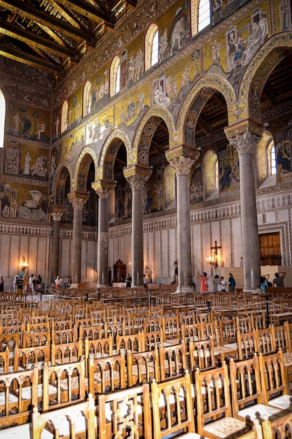 Foto catedral de monreale iglesia católica normanda en palermo