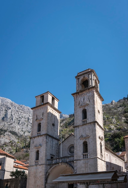 Catedral na cidade velha de Kotor em Montenegro