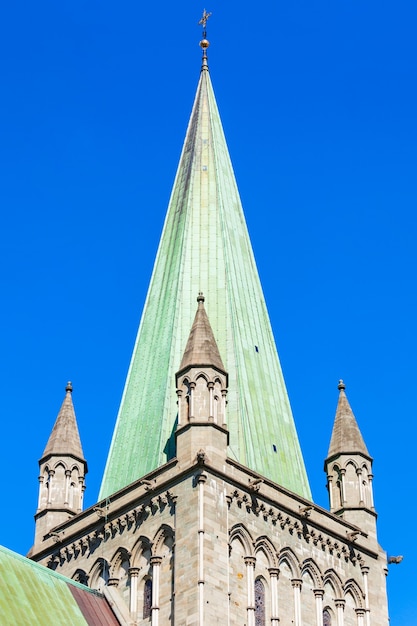 La Catedral de Nidaros o Nidarosdomen o Nidaros Domkirke es una catedral de la Iglesia de Noruega ubicada en la ciudad de Trondheim, Noruega