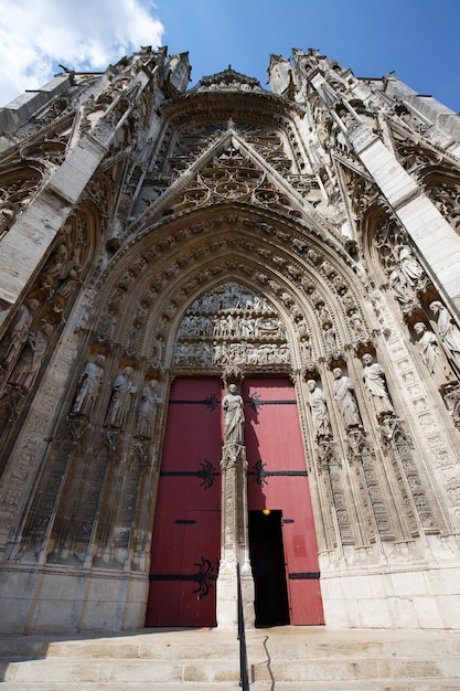 La catedral de Rouen es una catedral gótica católica romana en Rouen Normandía Francia