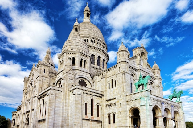 Catedral de Sacre Coeur en Montmartre, París, Francia.