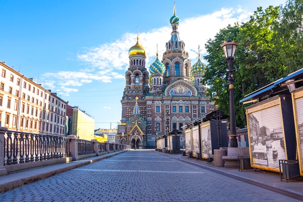 Catedral del Salvador sobre la Sangre Derramada en verano San Petersburgo Rusia