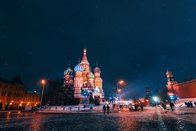 Catedral de San Basilio en la Plaza Roja de Moscú en Rusia