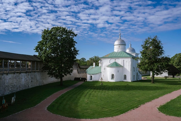 Catedral de San Nicolás Nikolsky Izborsk fortaleza Izborsk región de Pskov Rusia