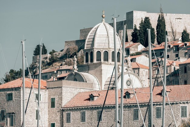 Foto la catedral de san santiago de sibenik, croacia