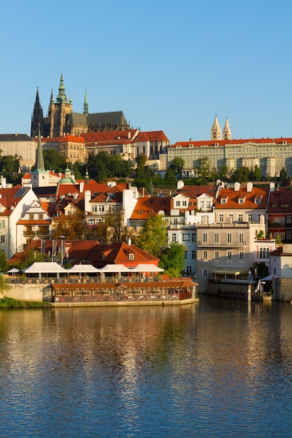 Catedral de San Vito sobre el río Vltava, República Checa