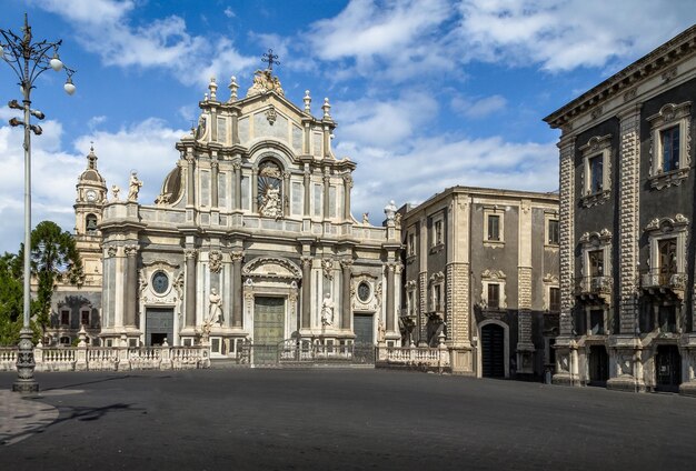 Foto catedral de santa agata en la piazza del duomo plaza de la catedral de catania sicilia italia