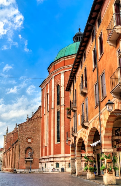 Catedral de santa maría de la anunciación en italia