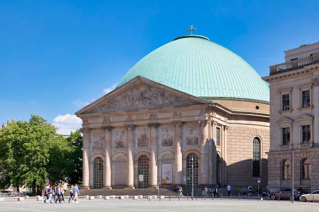 La Catedral de St Hedwig en Berlín Alemania