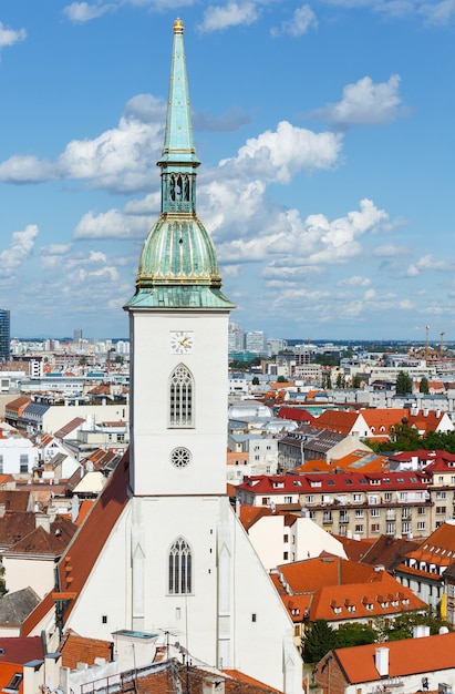 La Catedral de St. Martins en Bratislava (Eslovaquia)