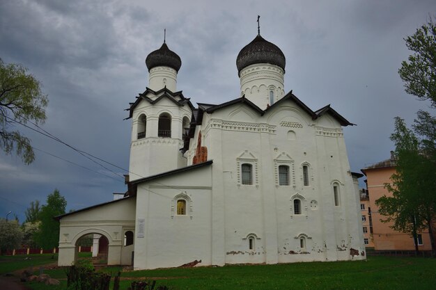 Foto catedral de la transfiguración del salvador en la ciudad de staraya rus.