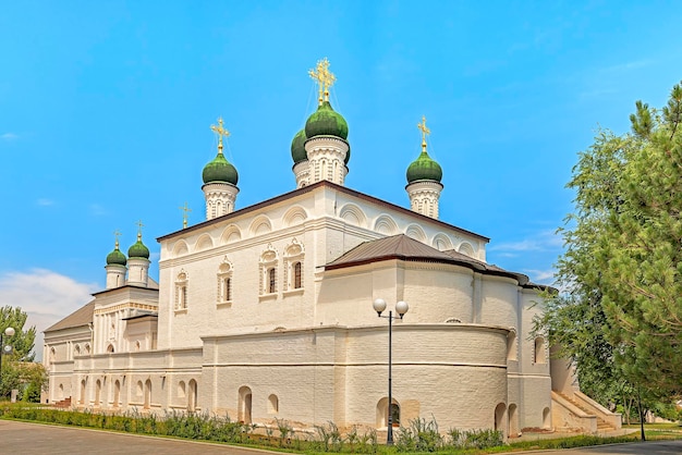 Catedral de la Trinidad en el territorio del Kremlin de Astrakhan en la ciudad de Astrakhan