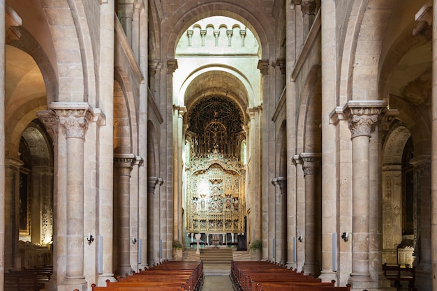 La Catedral Vieja de Coimbra es uno de los edificios católicos románicos más importantes de Portugal