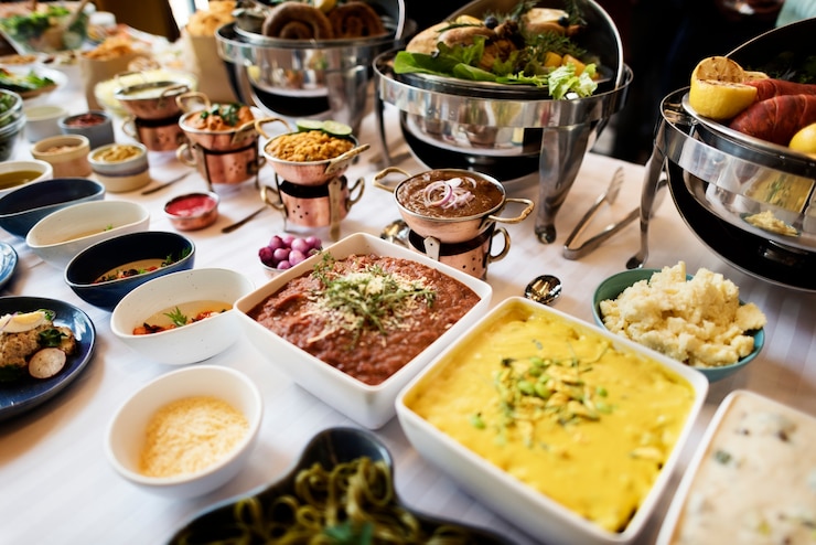 Foto catering do bufete do alimento que janta comer o partido que compartilha do conceito