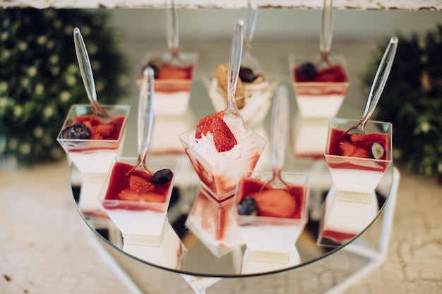 Catering Süßigkeiten Kuchen in der Bäckerei Hochzeit Tischdekoration