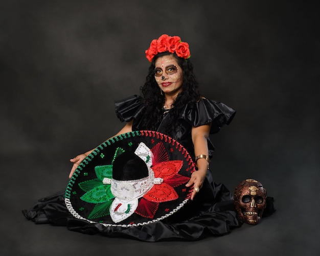 Catrina con un sombrero de mariachi con los colores de la bandera mexicana celebración del día de los muertos