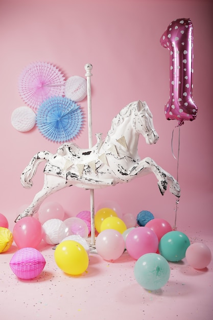 Cavalo de carrossel branco vintage para decoração de festa de aniversário rosa