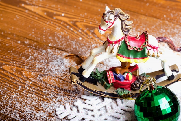 Cavalo de Natal, floco de neve e brinquedo de Natal.