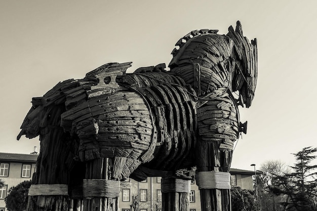 Cavalo de Tróia preto e branco em Canakkale SquareTurkey